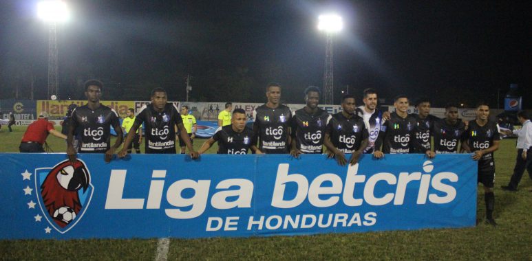 Honduras Progreso se lleva tres puntos de oro frente al FC Motagua en el 'Micheletti'