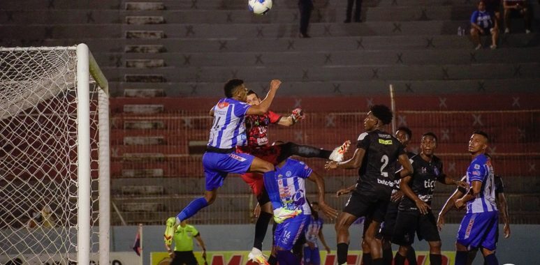 Victoria y el Honduras Progreso regalan gran duelo en el estadio Ceibeño