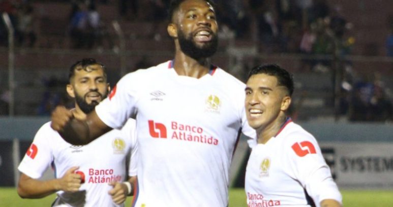 Olimpia saca tres puntos claves frente al Victoria en el estadio Ceibeño con goles de Chirinos