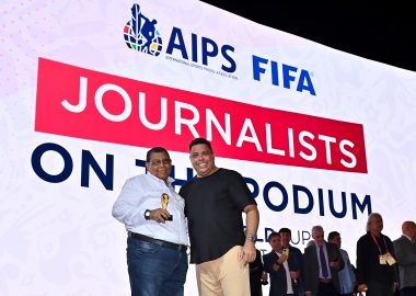 Jesús Vélez Banegas, homenajeado por la AIPS y la FIFA tras 14 Copas del Mundo
