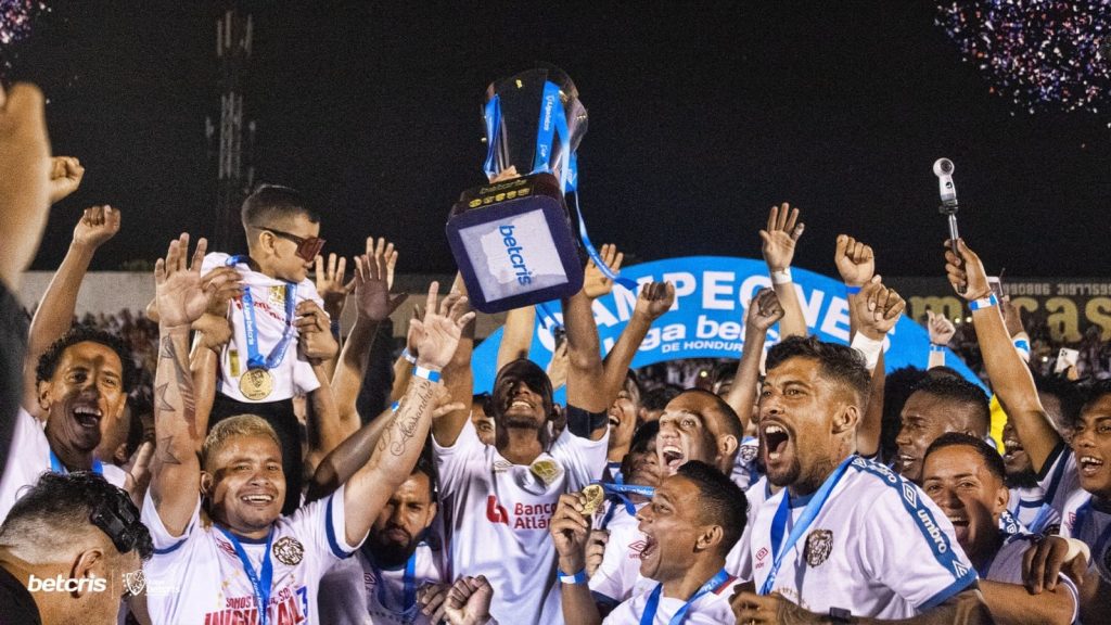 Olimpia conquista su copa número 35 de Liga Nacional tras vencer al FC Motagua