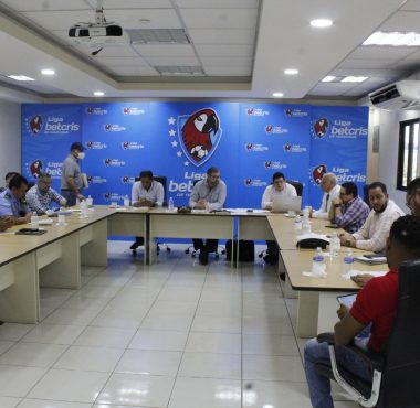 Liga Betcris de Honduras realiza 'Congresillo' previo al Clásico Sampedrano