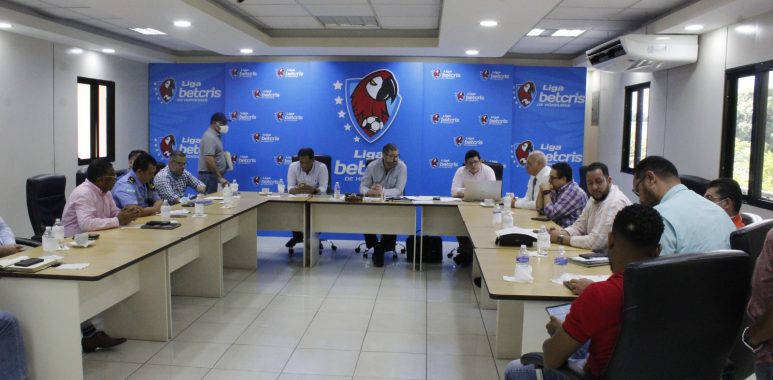 Liga Betcris de Honduras realiza 'Congresillo' previo al Clásico Sampedrano