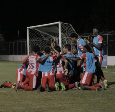 Respiro 'Cocotero' tras vencer a la Real Sociedad en estadio San Jorge