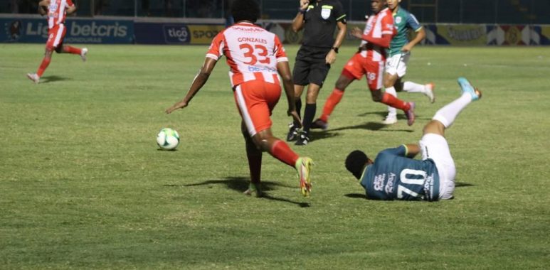 El CDS Vida y Marathón empatan sin goles en el estadio San Jorge de Olanchito
