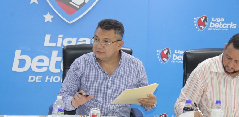 Abogado Jorge Herrera preside su primera reunión de Junta Directiva de forma oficial en la Liga Betcris