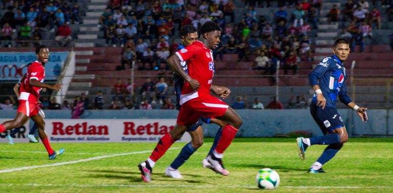 Partidazo en el "Ceibeño" en empate 3-3 entre el CDS Vida y el FC Motagua