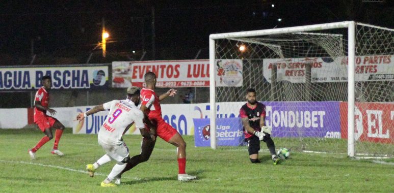 Real Sociedad y Olimpia regalan un partidazo en Tocoa en partido reprogramado de la J1