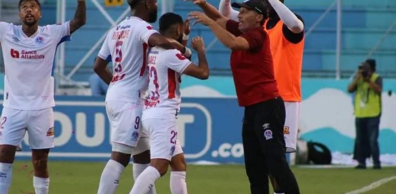 Olimpia le gana a Motagua y es más líder que nunca tras estirar la distancia