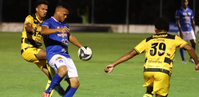 Real España consolida su tercera posición tras empate sin goles con el Victoria en el estadio San Jorge de Olanchito