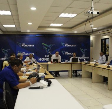 Liga Hondubet realiza reunión con los Comisarios previo al inicio de la Temporada 2025-2026