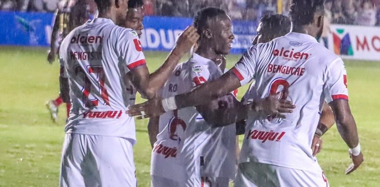 Olimpia logra histórico triunfo sobre el CD Choloma en el estadio Rubén Deras